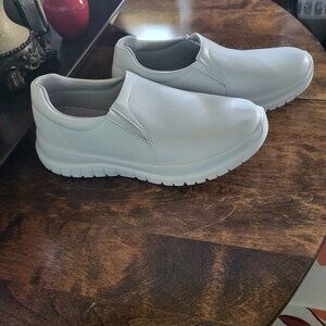 NEW! LIGHT WEIGHT NURSE SHOE